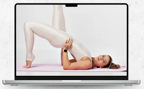 Aula de Pilates em casa no notebook