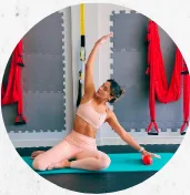 Exercício de Pilates na parede